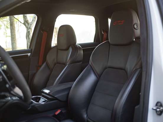 PORSCHE-CAYENNE-2015