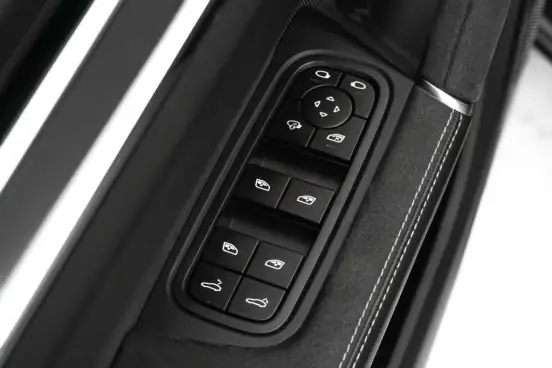 PORSCHE-CAYENNE-2022