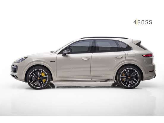PORSCHE-CAYENNE-2022