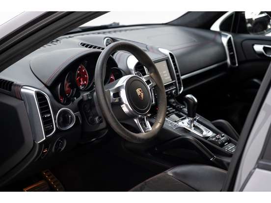 PORSCHE-CAYENNE-2012