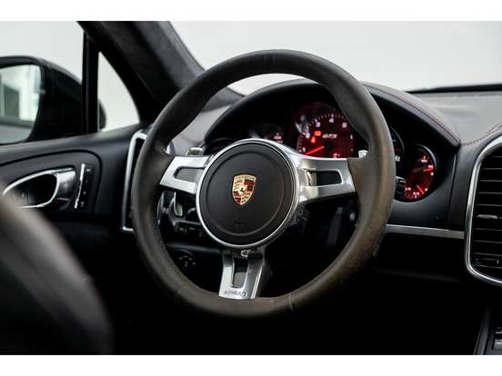 PORSCHE-CAYENNE-2012