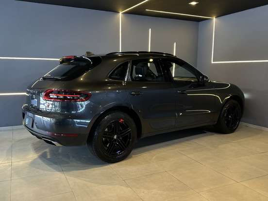 PORSCHE-MACAN-2016
