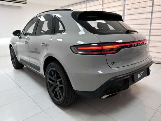 PORSCHE-MACAN-2021
