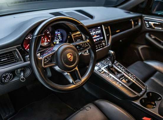 PORSCHE-MACAN-2018