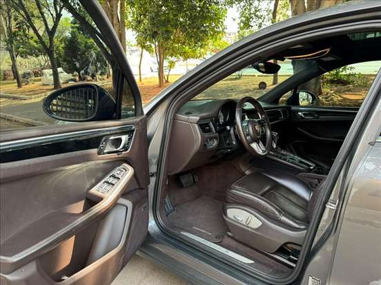 PORSCHE-MACAN-2015