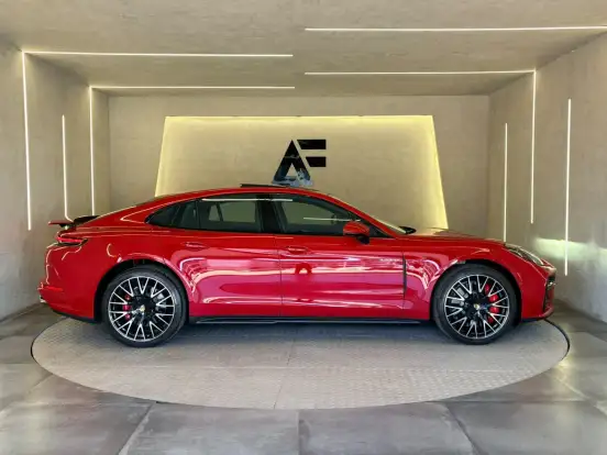 PORSCHE-PANAMERA-2025