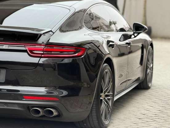 PORSCHE-PANAMERA-2018