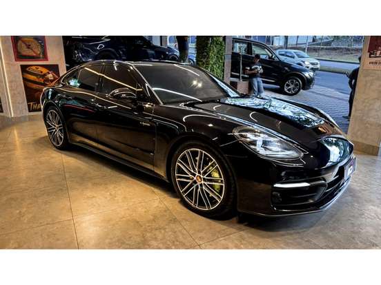 PORSCHE-PANAMERA-2022