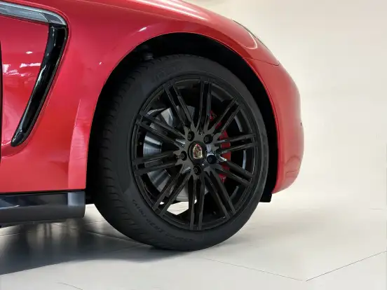 PORSCHE-PANAMERA-2015