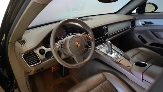 PORSCHE-PANAMERA-2010