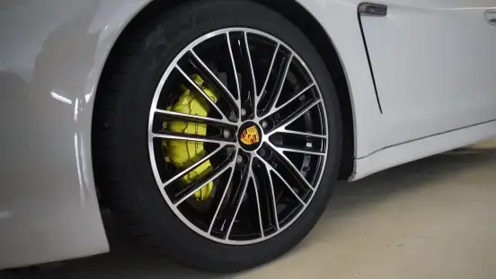 PORSCHE-PANAMERA-2010