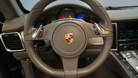 PORSCHE-PANAMERA-2010
