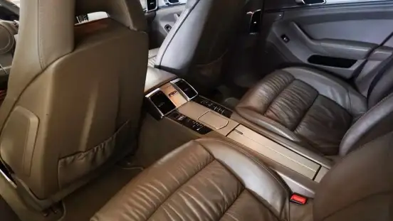 PORSCHE-PANAMERA-2010