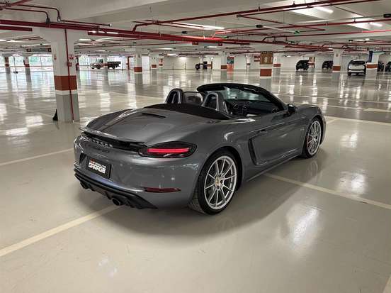 PORSCHE-718-2025