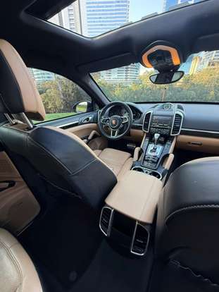 PORSCHE-CAYENNE-2015