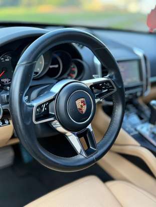 PORSCHE-CAYENNE-2015