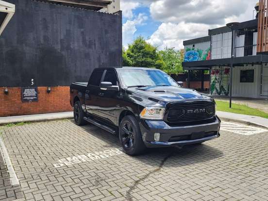 RAM-CLASSIC-5.7 V8 GASOLINA LARAMIE NIGHT EDITION CD 4X4 AUTOMÁTICO RAM-CLASSIC-2022