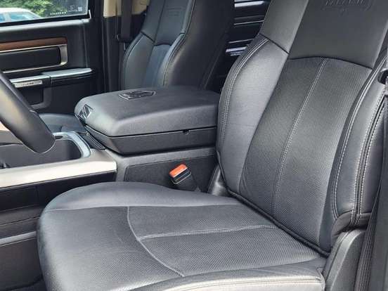RAM-CLASSIC-5.7 V8 GASOLINA LARAMIE NIGHT EDITION CD 4X4 AUTOMÁTICO RAM-CLASSIC-2022