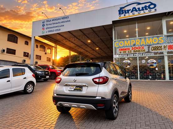 RENAULT-CAPTUR-2017