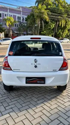 RENAULT-CLIO-2015