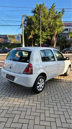 RENAULT-CLIO-2015