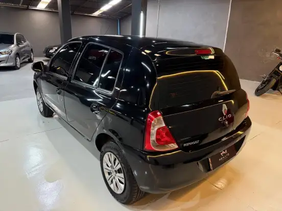 RENAULT-CLIO-2015