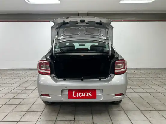 RENAULT-LOGAN-2024