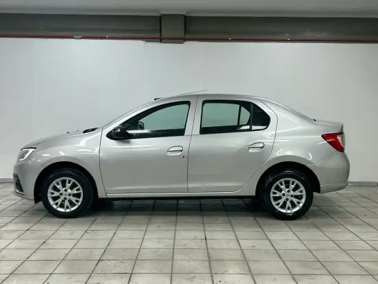 RENAULT-LOGAN-2024