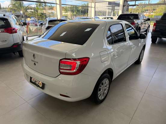 RENAULT-LOGAN-2022