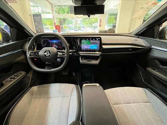 RENAULT-MEGANE-2025