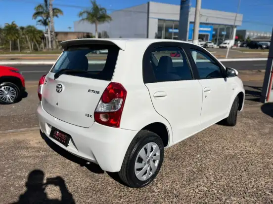 TOYOTA-ETIOS-2016