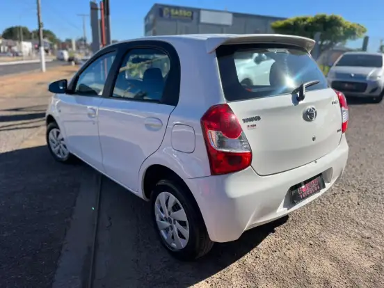 TOYOTA-ETIOS-2016