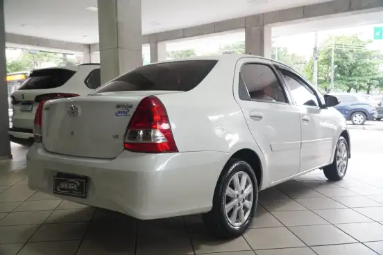 TOYOTA-ETIOS-2019