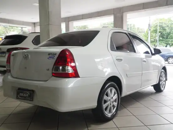 TOYOTA-ETIOS-1.5 X PLUS 16V FLEX 4P AUTOMÁTICO TOYOTA-ETIOS-2019