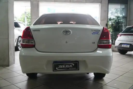 TOYOTA-ETIOS-2019