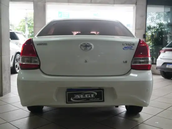 TOYOTA-ETIOS-1.5 X PLUS 16V FLEX 4P AUTOMÁTICO TOYOTA-ETIOS-2019