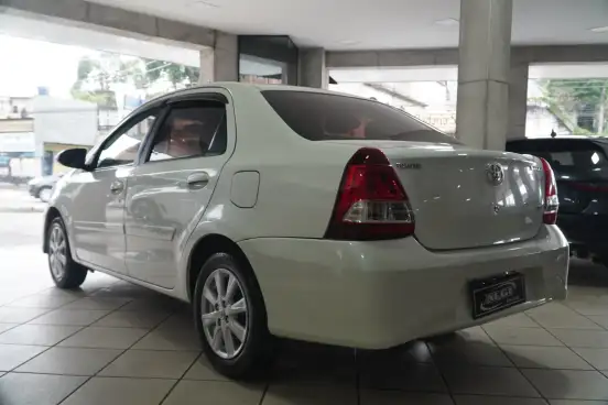 TOYOTA-ETIOS-2019