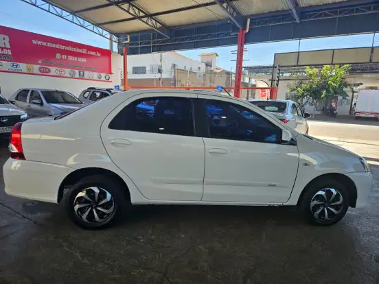 TOYOTA-ETIOS-1.5 X SEDAN 16V FLEX 4P AUTOMÁTICO TOYOTA-ETIOS-2021