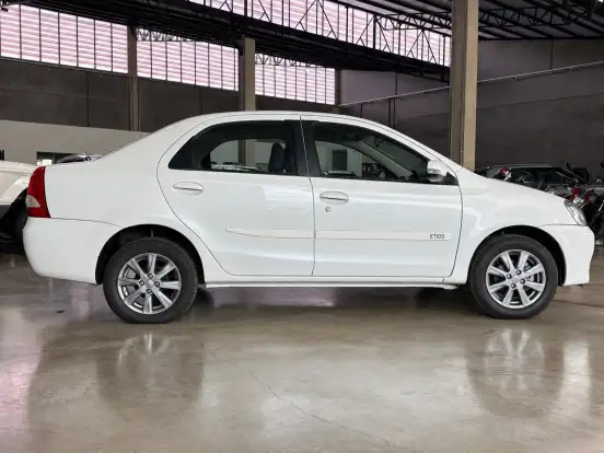 TOYOTA-ETIOS-2016
