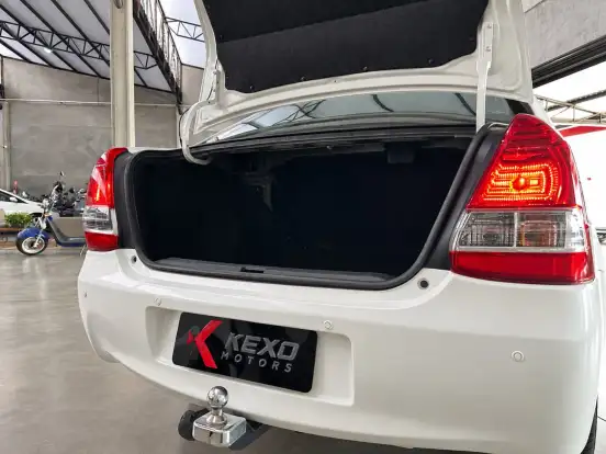TOYOTA-ETIOS-1.5 XLS 16V FLEX 4P AUTOMÁTICO TOYOTA-ETIOS-2016