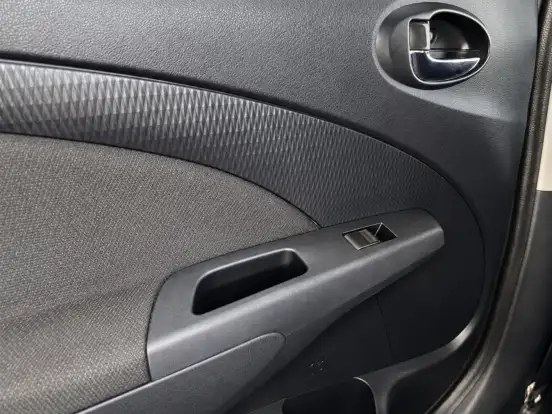 TOYOTA-ETIOS-2016