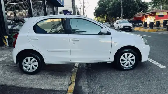 TOYOTA-ETIOS-2016
