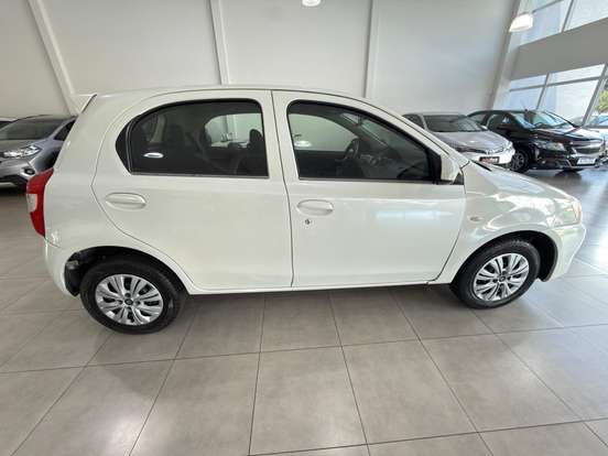 TOYOTA-ETIOS-2014