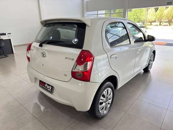 TOYOTA-ETIOS-2014