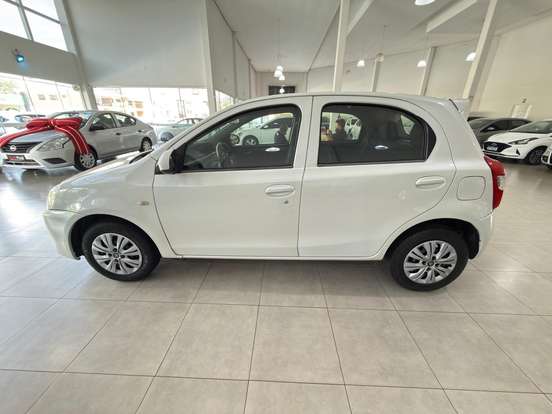 TOYOTA-ETIOS-1.3 X 16V FLEX 4P MANUAL TOYOTA-ETIOS-2014