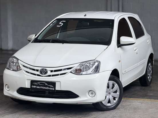 TOYOTA-ETIOS-2015