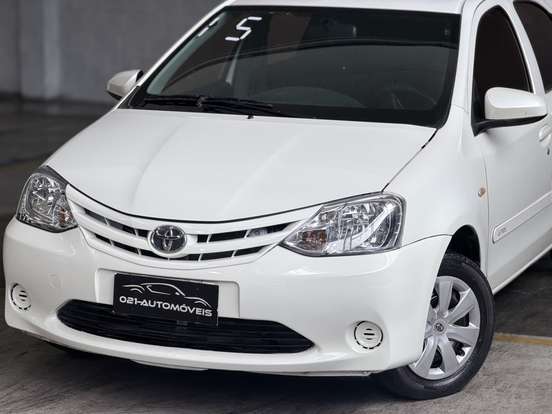 TOYOTA-ETIOS-2015