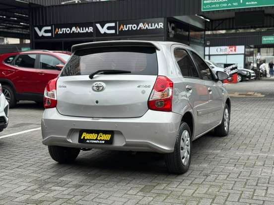 TOYOTA-ETIOS-2017
