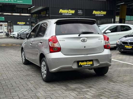 TOYOTA-ETIOS-2017