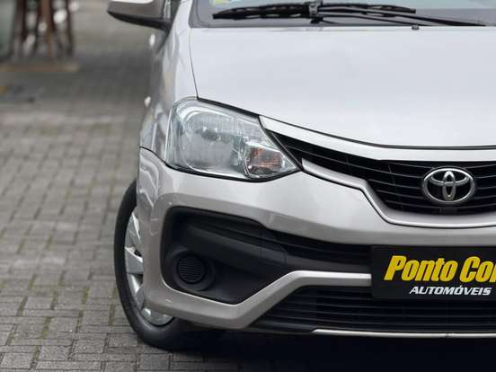 TOYOTA-ETIOS-2017